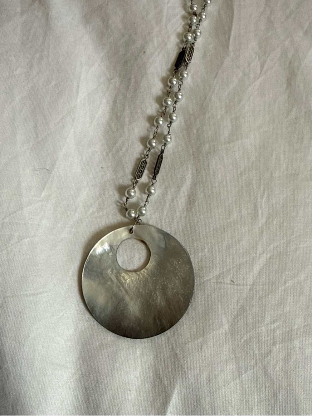 Vintage Pearl Chain Necklace with Iridescent Brown Shell Disc - Picture 4 of 4